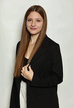 Amy Brooks. Backing vocals, sound engineer and violinist.